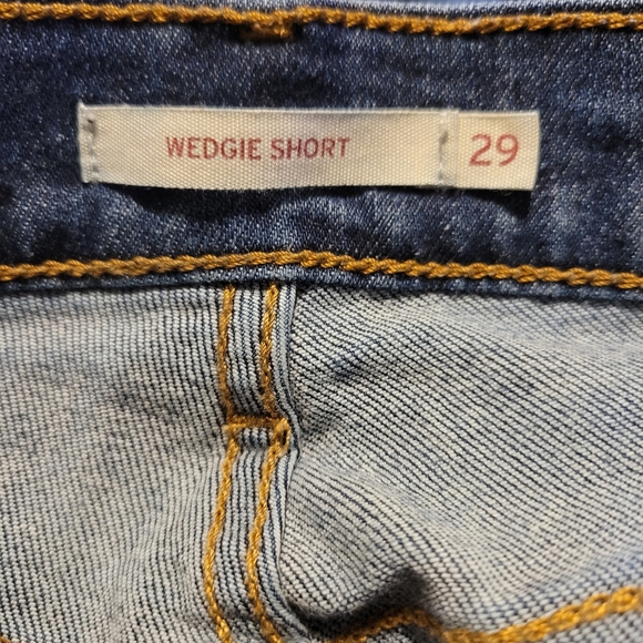 Levi's High Rise Wedgie Shorts - Picture 3 of 11